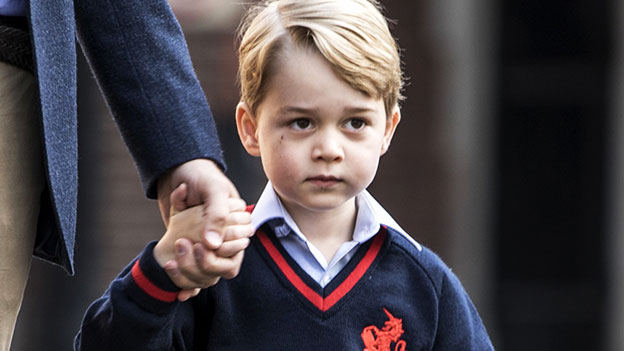 Prinz George auf dem Weg in die Schule