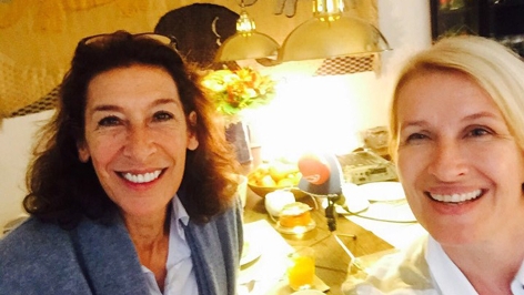 Adele Neuhauser frühstückt mit Claudia Stöckl