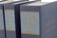 Die drei Bände des "Kapitals" in der MLW-Ausgabe nebeneinander