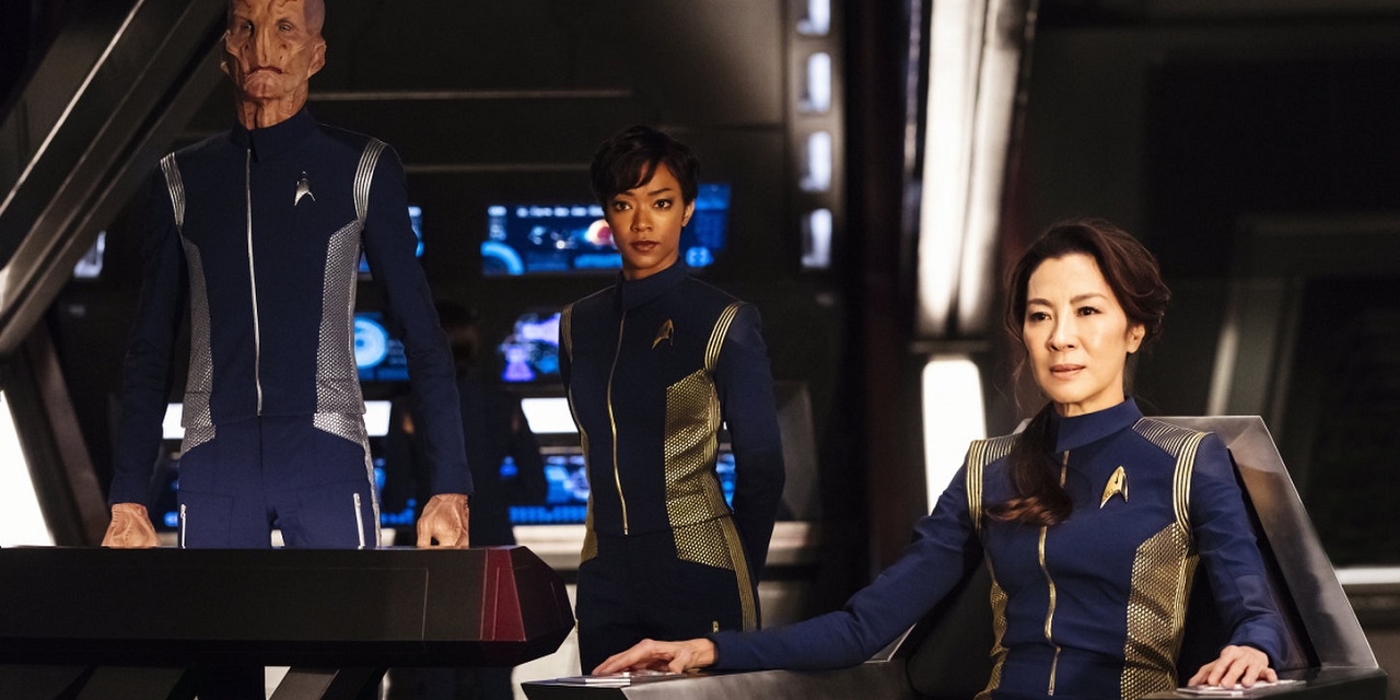 Die Crew der neuen Serie "Star Trek Discovery" auf der Brücke des Raumschiffes