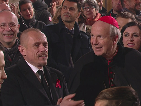 Kardinal Christoph Schönborn und Live Ball Organisator Gery Keszler bei AIDS-Gedenkgottesdienst im Wiener Stephansdom.