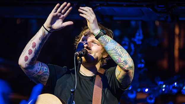 Ed Sheeran auf der Bühne in Hintertux