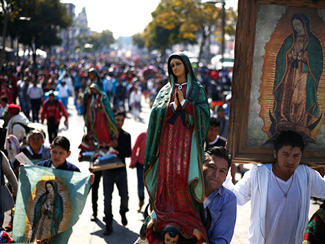 Pilger bei der Marienwallfahrt in Guadalupe, Mexiko