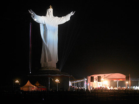 Riesige Jesus-Statue in Polen