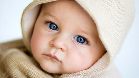 Baby mit blauen Augen