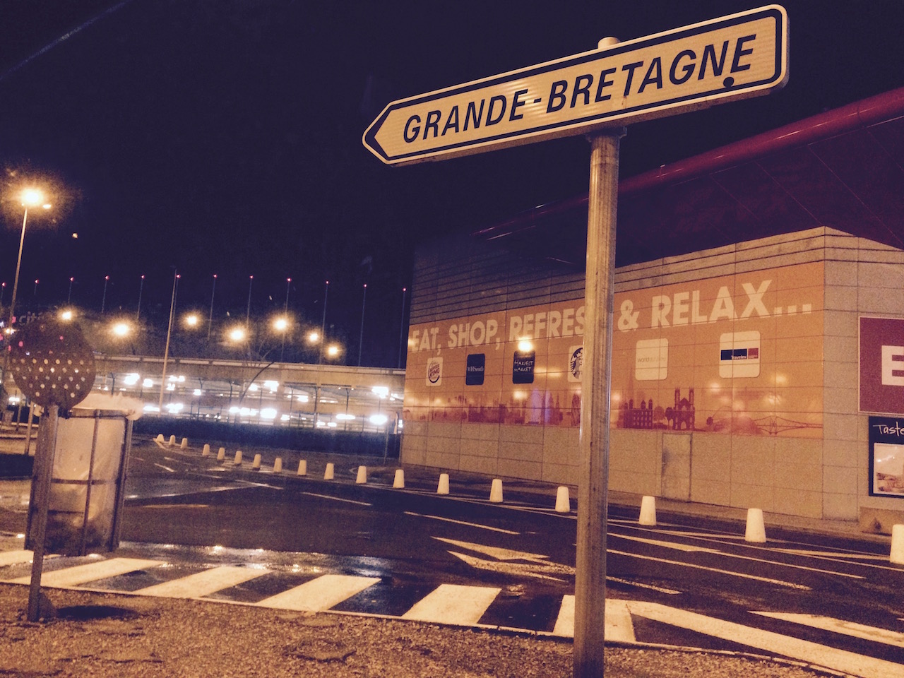 Schild "Grande-Bretagne" vor dem Kanaltunnel in Calais