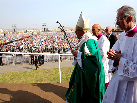 Papst Franziskus feiert eine Abschiedsmesse in Lima, Peru