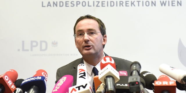 Der Wiener Polizeipräsident Pürstl auf einer Pressekonferenz 2015