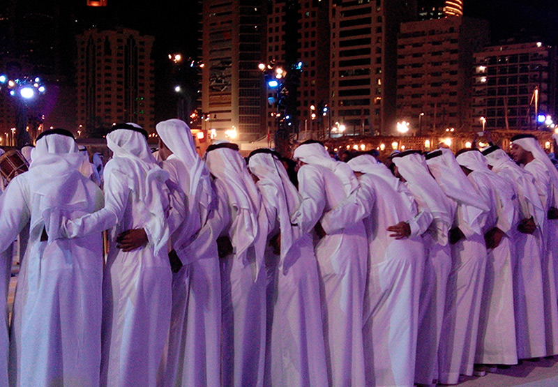 Qasr al Hosn Festival in Abu Dhabi: Männer in weißen Gewändern