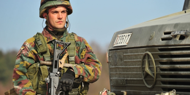 Belgischer Soldat bei Einsatzübung