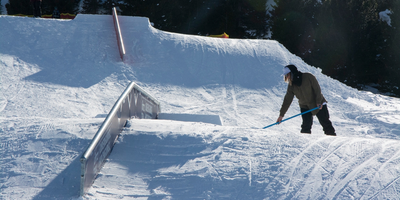 Snowboard Kicker Shaperinnen in Obergurgl
