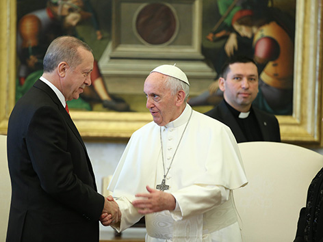 Der türkische Präsident Recep Tayyip Erdogan und seine Frau Emine bei Papst Franziskus im Vatikan am 5. Februar 2018