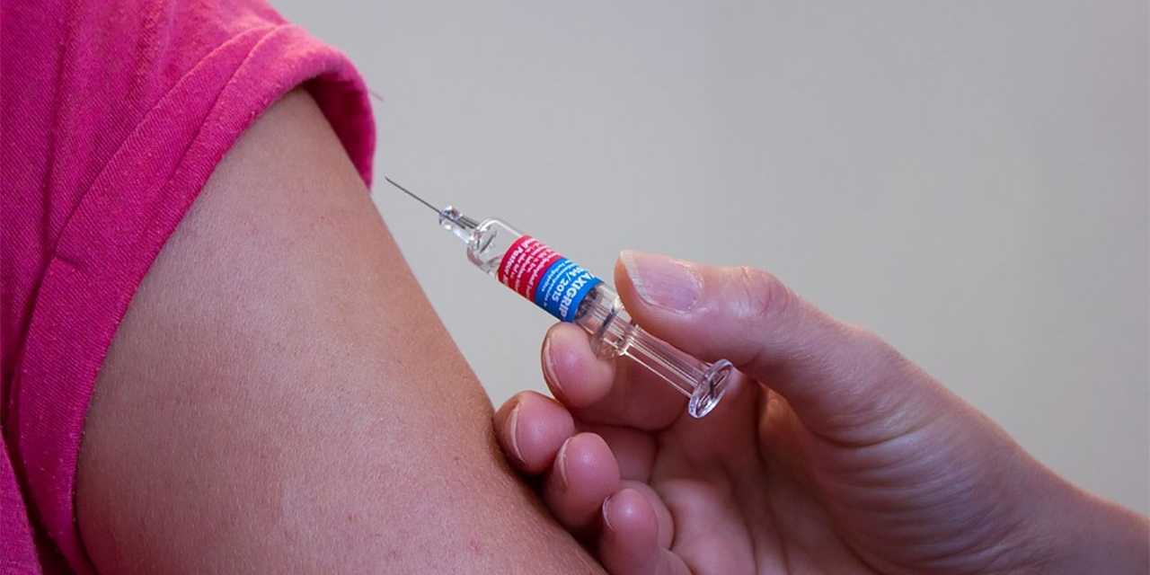 Impfung mit Spritze