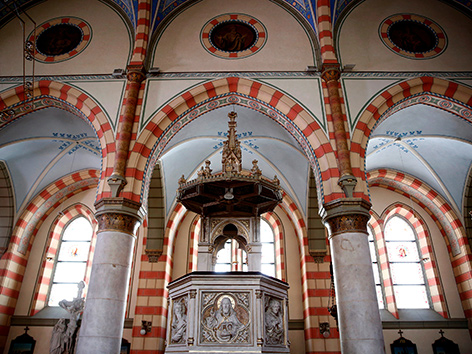 Wandmalereien in der Her-Jesu-Kirche in Sarajevo