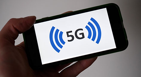 Schriftzug 5G auf einem Smartphone