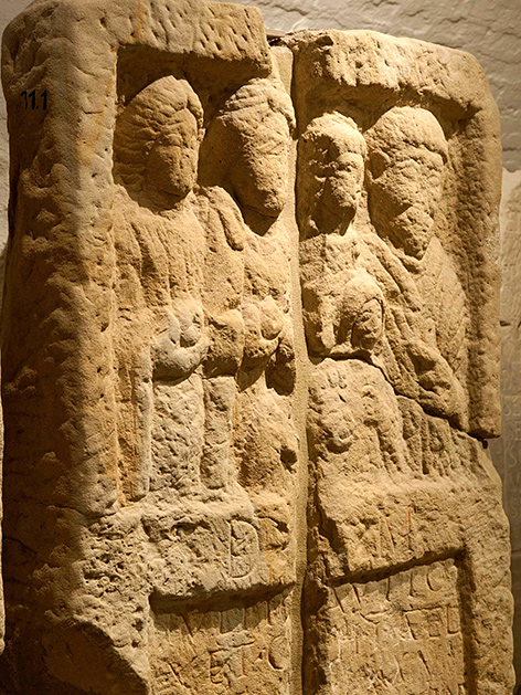 Grabstele einer Römer-Familie im Römerlager Arrianis unter dem Stift Klosterneuburg