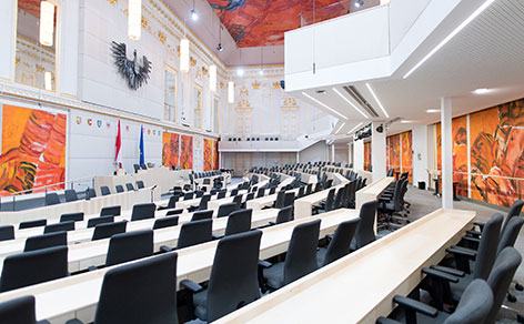Der zum Plenarsaal umgebaute große Redoutensaal in der Hofburg.