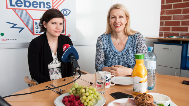 Ingrid Brodnig frühstückt mit Claudia Stöckl