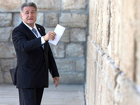 Der argentinische Rabbiner Abraham Skorka an der Klagemauer