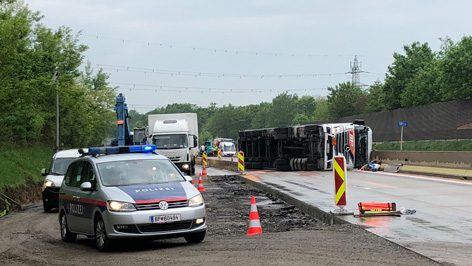 A2 bei Graz nach Lkw-Unfall gesperrt