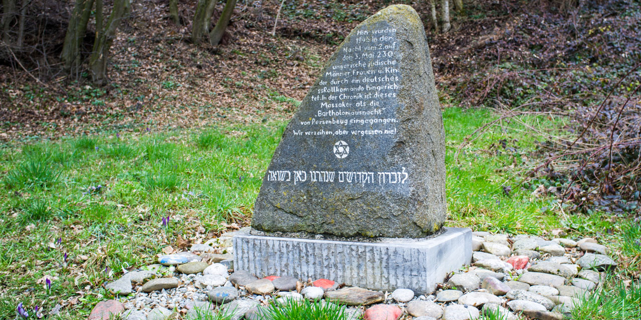 Gedenkstein in Hofamt Priel für 228 ermordete jüdische ZwangsarbeiterInnen