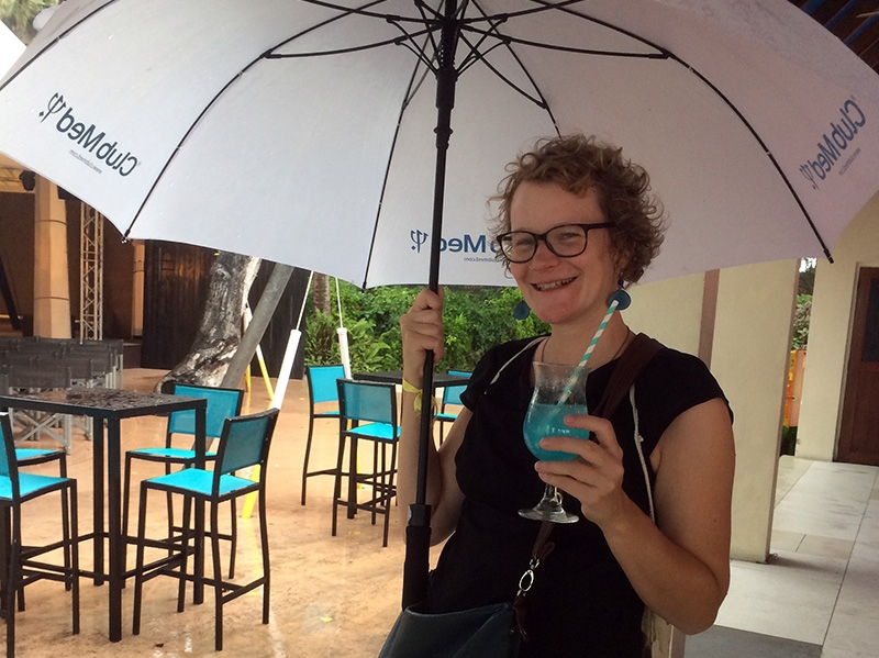 Valerie mit Regenschirm
