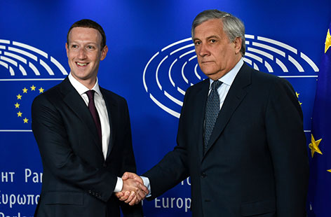 Präsident des europäischen Parlaments Antonio Tajani mit Mark Zuckerberg