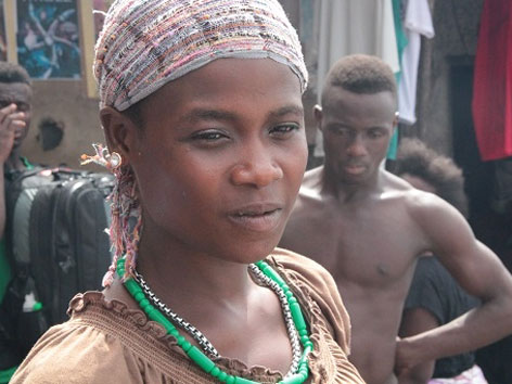 Aminata, ein 17-jähriges Mädchen, das vier Jahre lang als Prostituierte gearbeitet hat