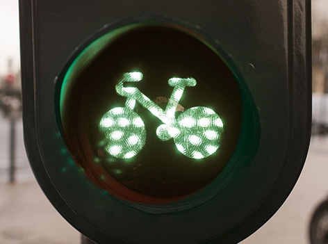 Ampfel mit grünem Fahrradsymbol