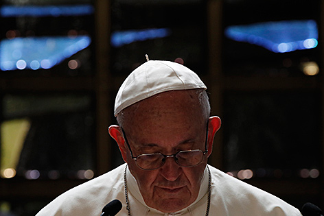 Papst Franziskus beim Weltkirchenrat in Genf, mit ernstem Blick