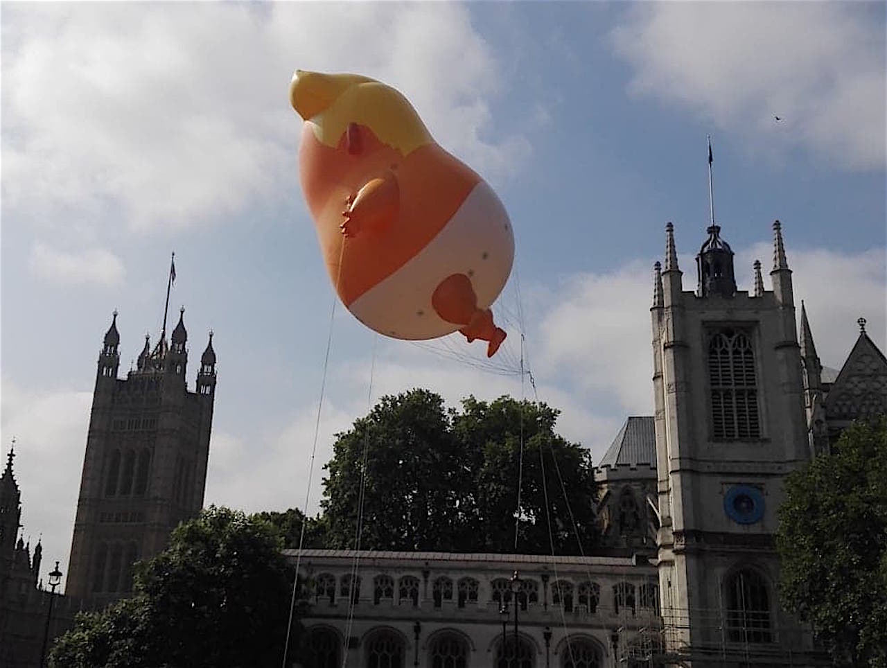 Trump Baby Blimp über Westminster