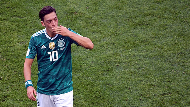 Mesut Özil verabschiedet sich