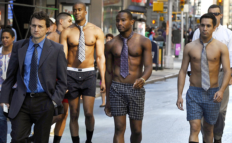 Unterhosen-Models am New Yorker Time Square