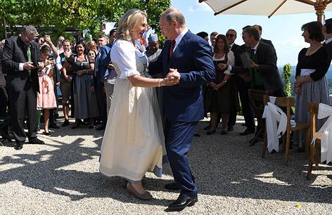 Außenminiterin Karin Kneissl und Wladimir Putin
