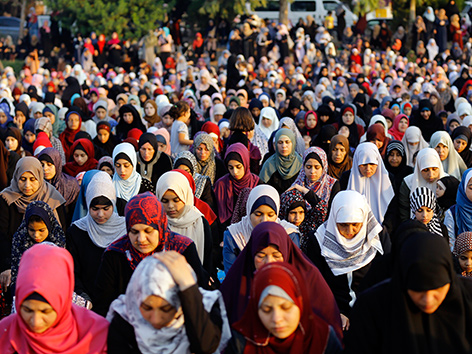 Palästinensische muslimische Frauen beim Eid-al-Adha-Morgengebet in Gaza City