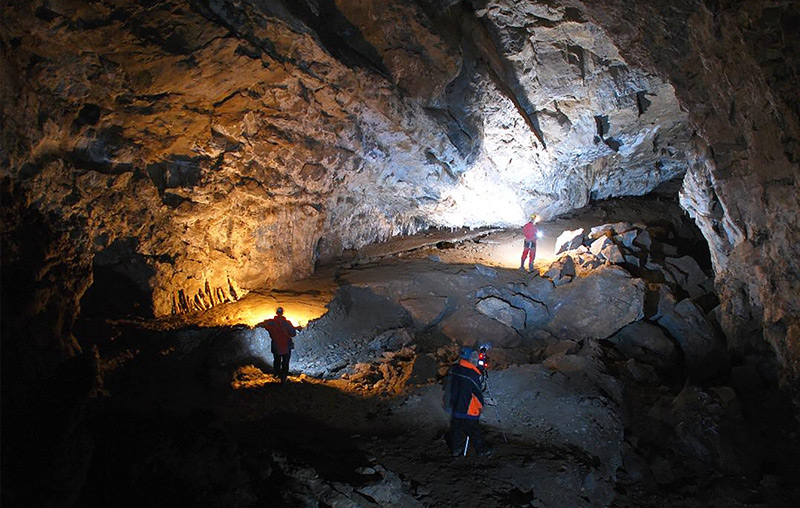 Eine der beiden Höhlen in Rumänien