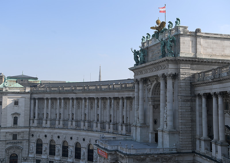 Der Balkon oder Altan am Heldenplatz an der Hofburg, auch bekannt als "Führerbalkon
