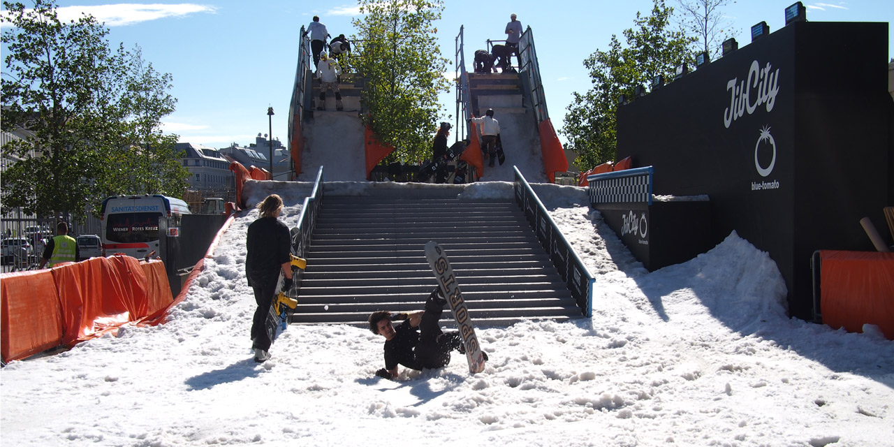 RiderInnen beim Jib City Snowboard Contest