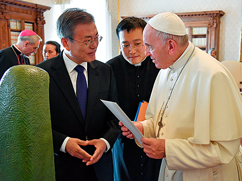Der südkoreanische Präsident Moon Jae In bei Papst Franziskus