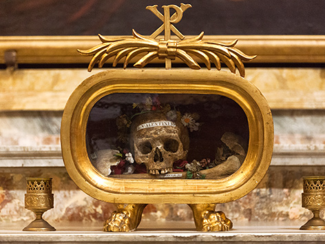 Angebliche Schädelreliquie des hl. Valentin von Rom in Santa Maria in Cosmedin, Rom