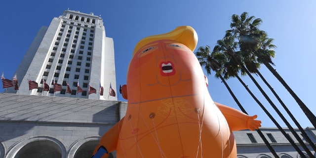 Trump Ballon in LA vor den Mid-Term Wahlen