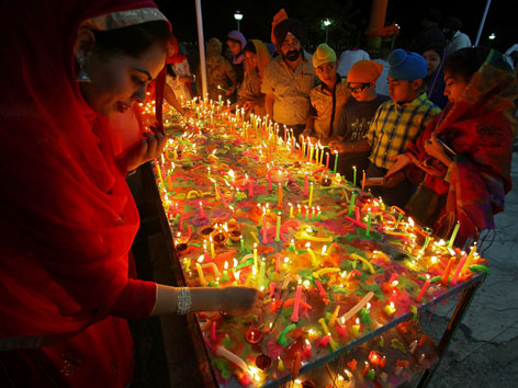 Diwali-Zeremonie in einem Sikh-Tempel