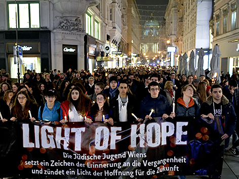 Gedenkmarsch "Light of Hope" der IKG mit Abschlusskundgebung am Judenplatz in Wien
