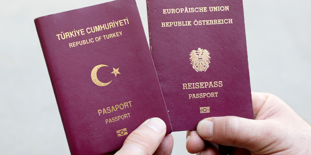 Türkischer und österreichischer Reisepass