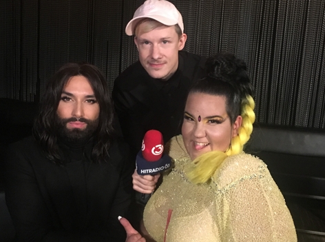 Ö3-Reporter Max Bauer mit Conchita und Netta