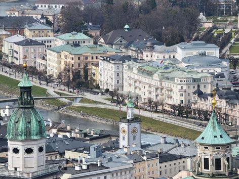 Blick von oben auf die Stadt Salzburg