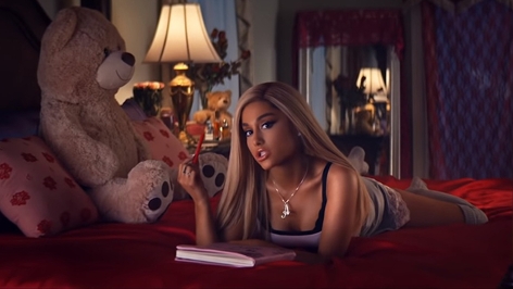 Ariana Grande im Video zu "thank u, next"