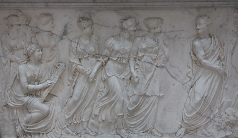 Fresko auf dem Grab von Johann Joachim Winckelmann, ganz rechts er selbst, links ein paar der neun Musen aus der griechischen Mythologie