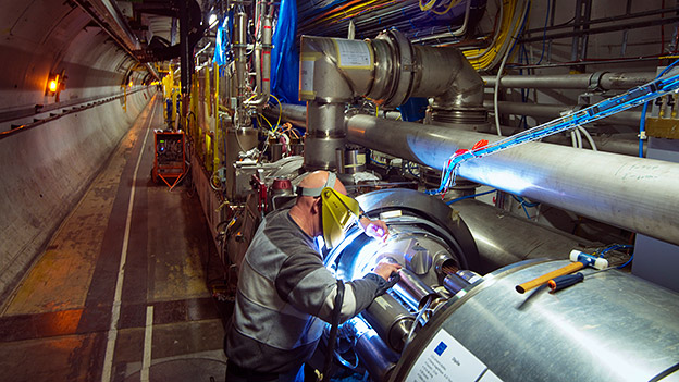 Arbeiten am LHC im CERN
