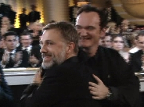 Christopüh Waltz umarmt Quentin Tarantino bei den Golden Globes 2010
